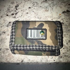 Quiksilver Camouflage Wallet with Houndstooth Edge